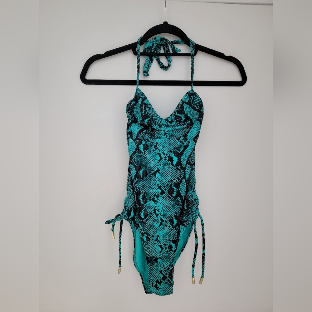 No Boundaries size small (3/5) one piece NWOT